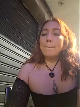 Eveeelyn25 live sex cam