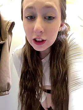 FroggyAnna live sex cam