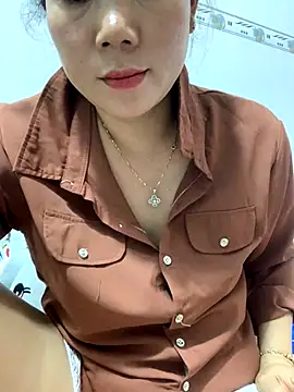 Baby-bigtits's cam snapshot