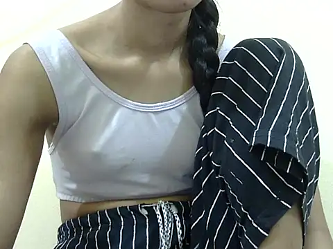 Anu_tiny live sex cam