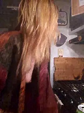 SheIsSomething live sex cam