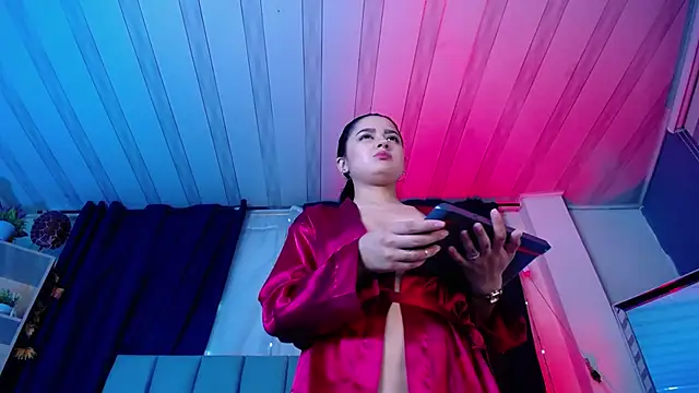 Emilyy05_'s cam snapshot