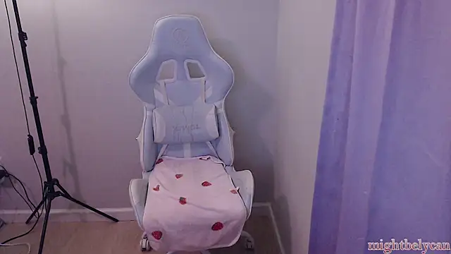 mightbelycan live sex cam