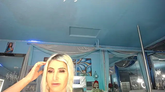 ADRIANNA_FOX's cam snapshot