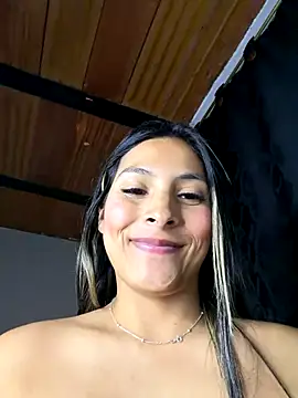 Cami_Leon2's cam snapshot