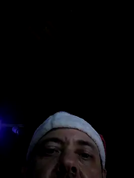 Leocesar37 live sex cam