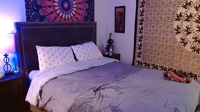 LolaWilde live sex cam