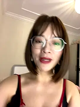 Mia-t live sex cam