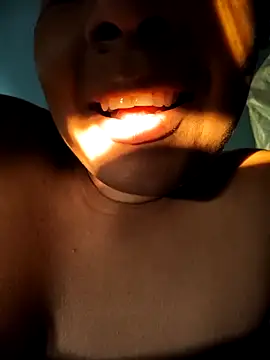 MichelleMore live sex cam