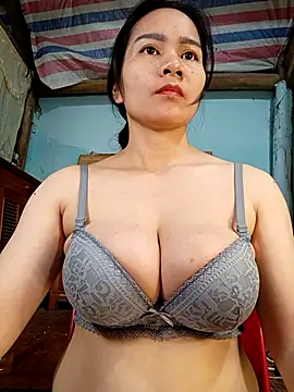 Hotgirl_2zz's cam snapshot