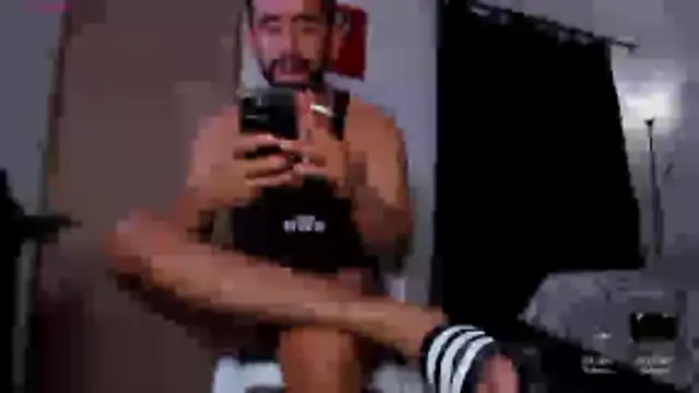 Cloudy_pigDude live sex cam