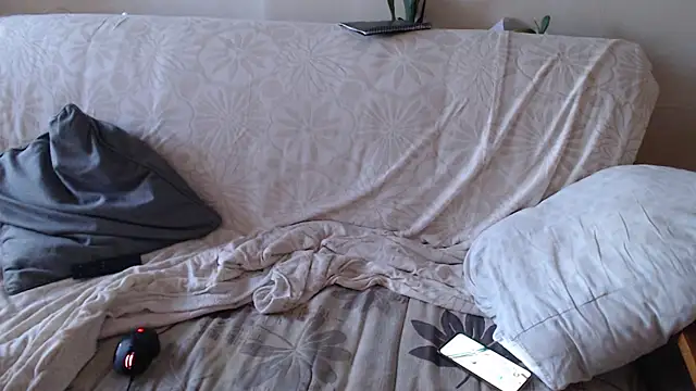 larawet live sex cam