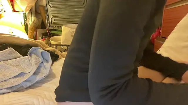 18yoteenvirgin's cam snapshot