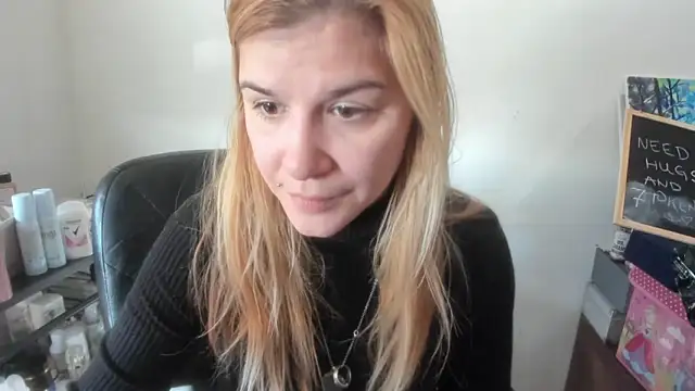 new_but_cute's cam snapshot