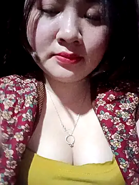 Bee-bgolden live sex cam