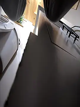 Lilsmokeshow017 live sex cam