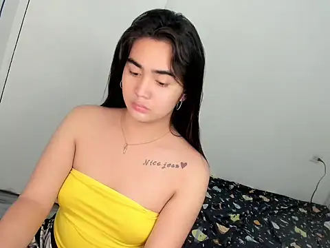 nica_doll live sex cam