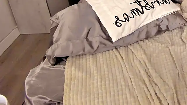 IceDanielles live sex cam