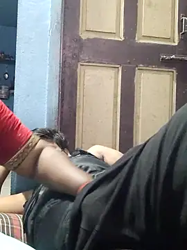 divyatamil143's cam snapshot