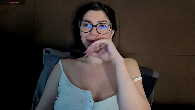 Jullyenn3 live sex cam