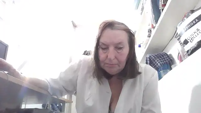 AnnaLive570's cam snapshot