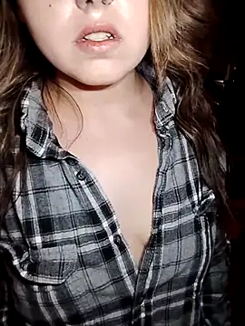 JuicyExxxperience's cam snapshot