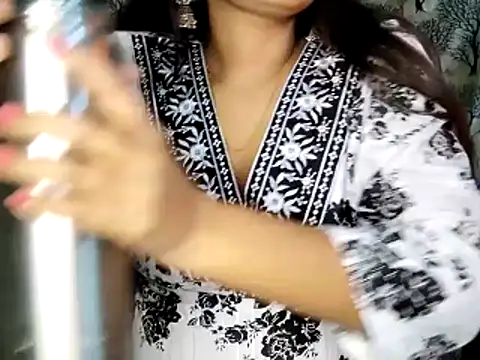 Aarvi_Arora's cam snapshot