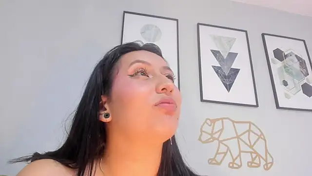 RavenPeachy live sex cam