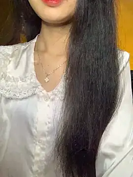 Nhinhi18 live sex cam