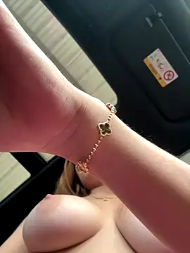 Nikii__ live sex cam