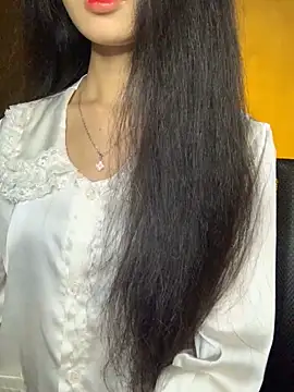 Nhinhi18 live sex cam