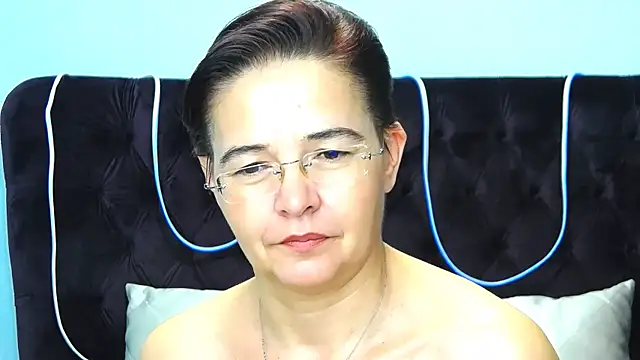 StaceyDarling live sex cam