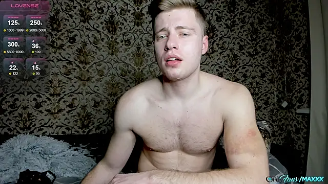 Maxhornyblondieman live sex cam