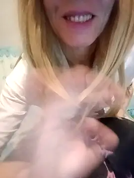 Emma_milf_49's cam snapshot