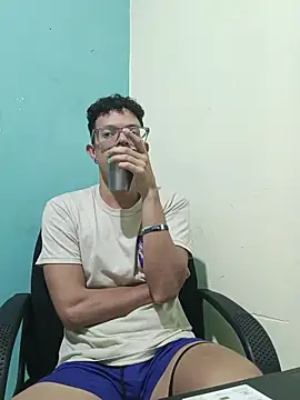 Calebchiquitoricci's cam snapshot