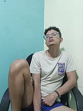 Calebchiquitoricci live sex cam