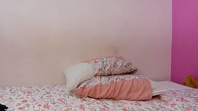 curvybrunnete's cam snapshot