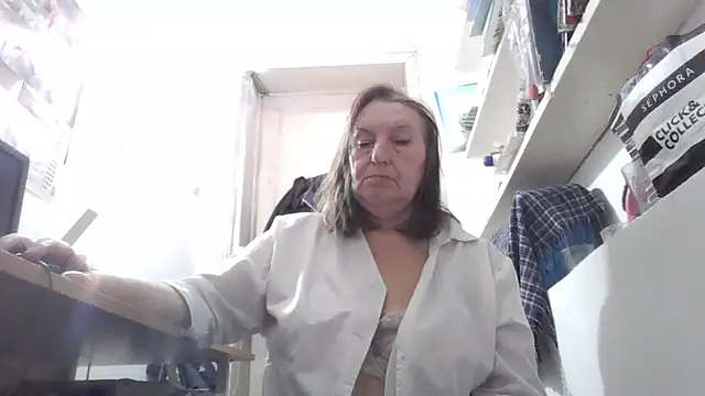 AnnaLive570's cam snapshot