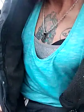 MommyMisfit's cam snapshot