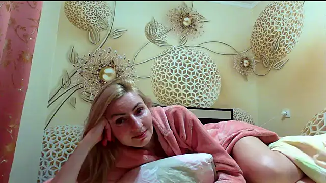 Yourrealgirl's cam snapshot