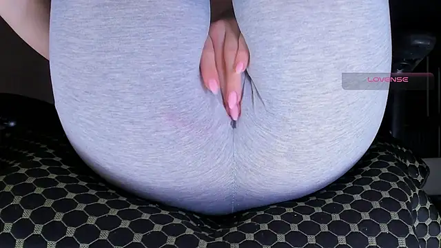 Cameltoe_squirt_inPants live sex cam