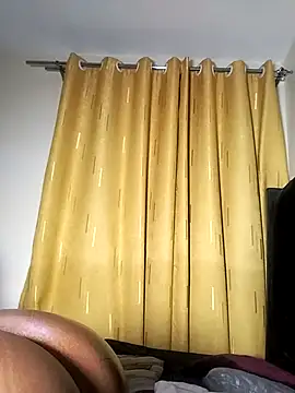 Hugemassivebootie live sex cam