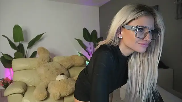 SweetBlondy35 live sex cam