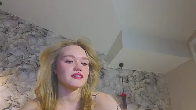 Aurora_Golden1's cam snapshot