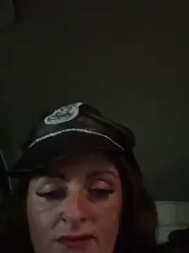 MommyScarletEire live sex cam