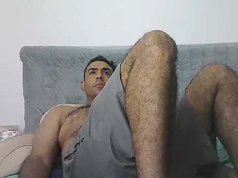 AlphaLatinoBear live sex cam