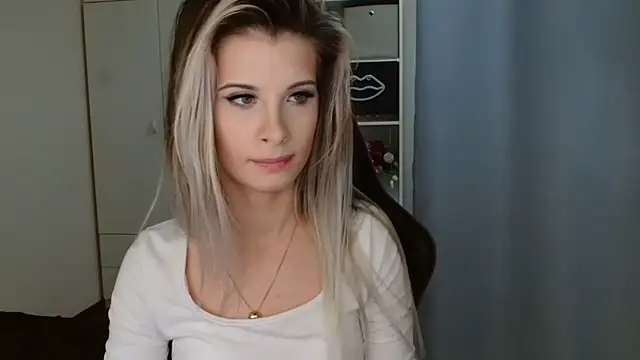 KristineGlow's cam snapshot