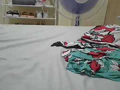 SimplyHer's cam snapshot