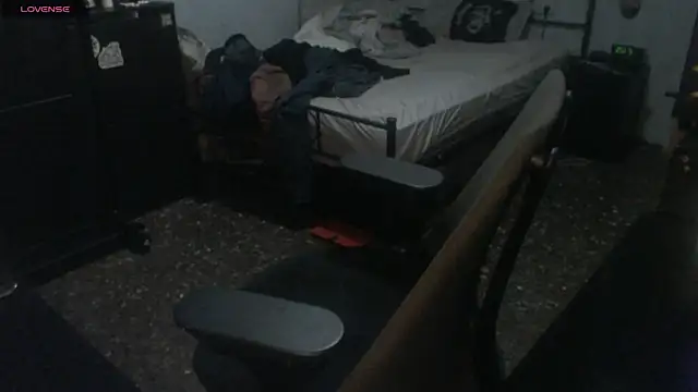 SexxxyLouis live sex cam