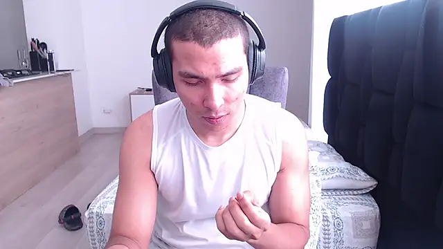 Auron_Demon01's cam snapshot